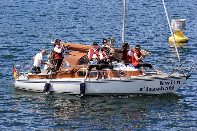 不仅来自于 不仅来自于